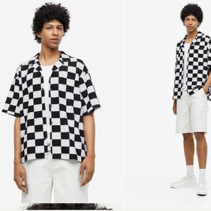 NWT Relaxed Fit Mens Button Down